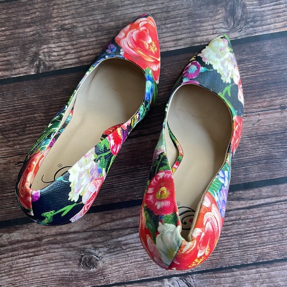 MY DELICIOUS | Mitten Black Floral Print D’Orsay Pumps - Picture 4 of 13